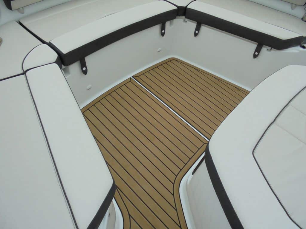 Cubierta en teka sintética